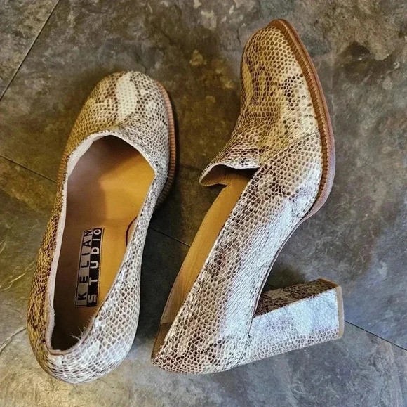 Snake Embossed Block Heel Pumps (sz 9.5) 100% Leather - Picture 5 of 9